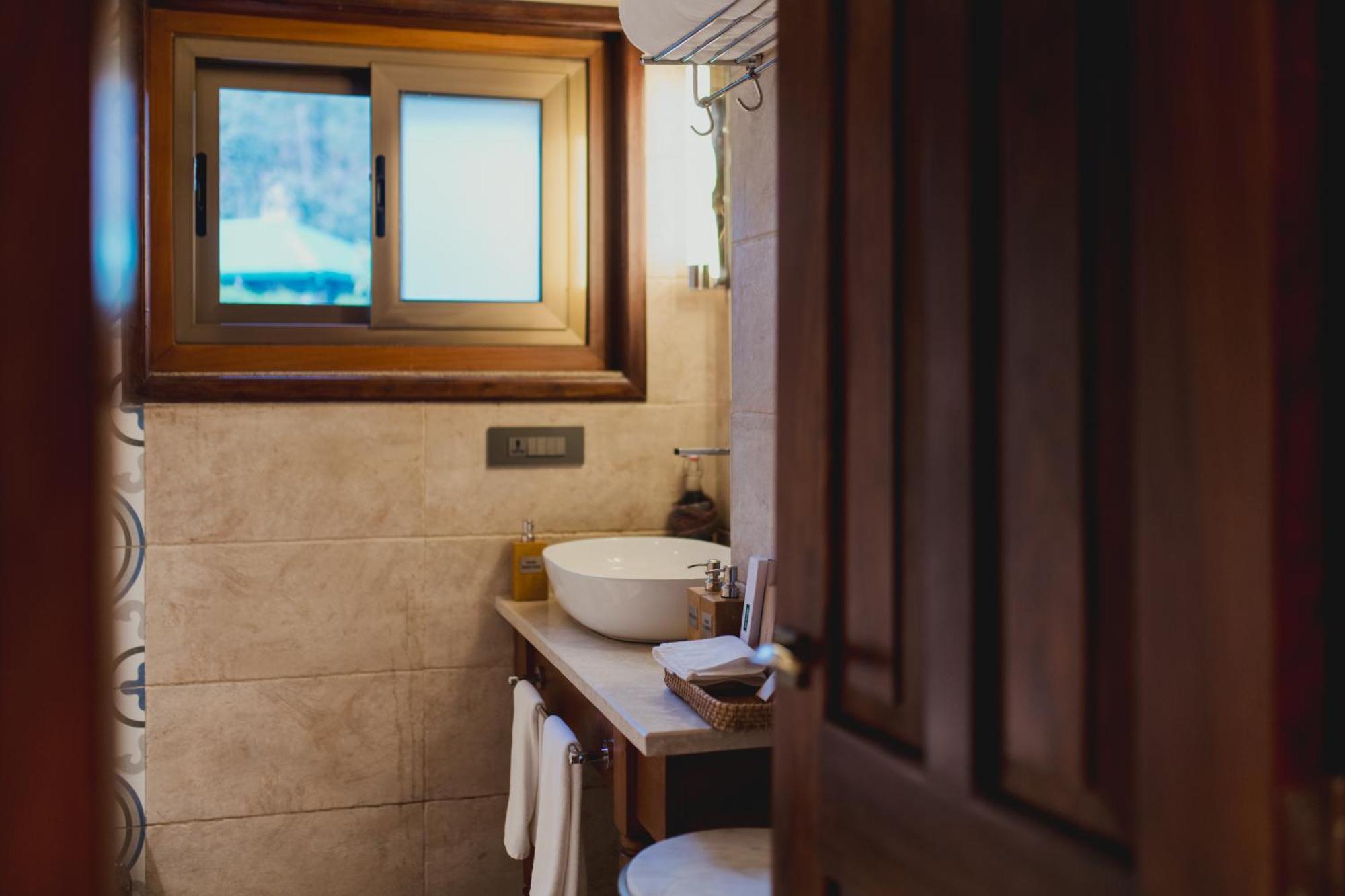 Brij Atmanya Bhowali, Nainital, A Luxury Mountain Escape ภายนอก รูปภาพ